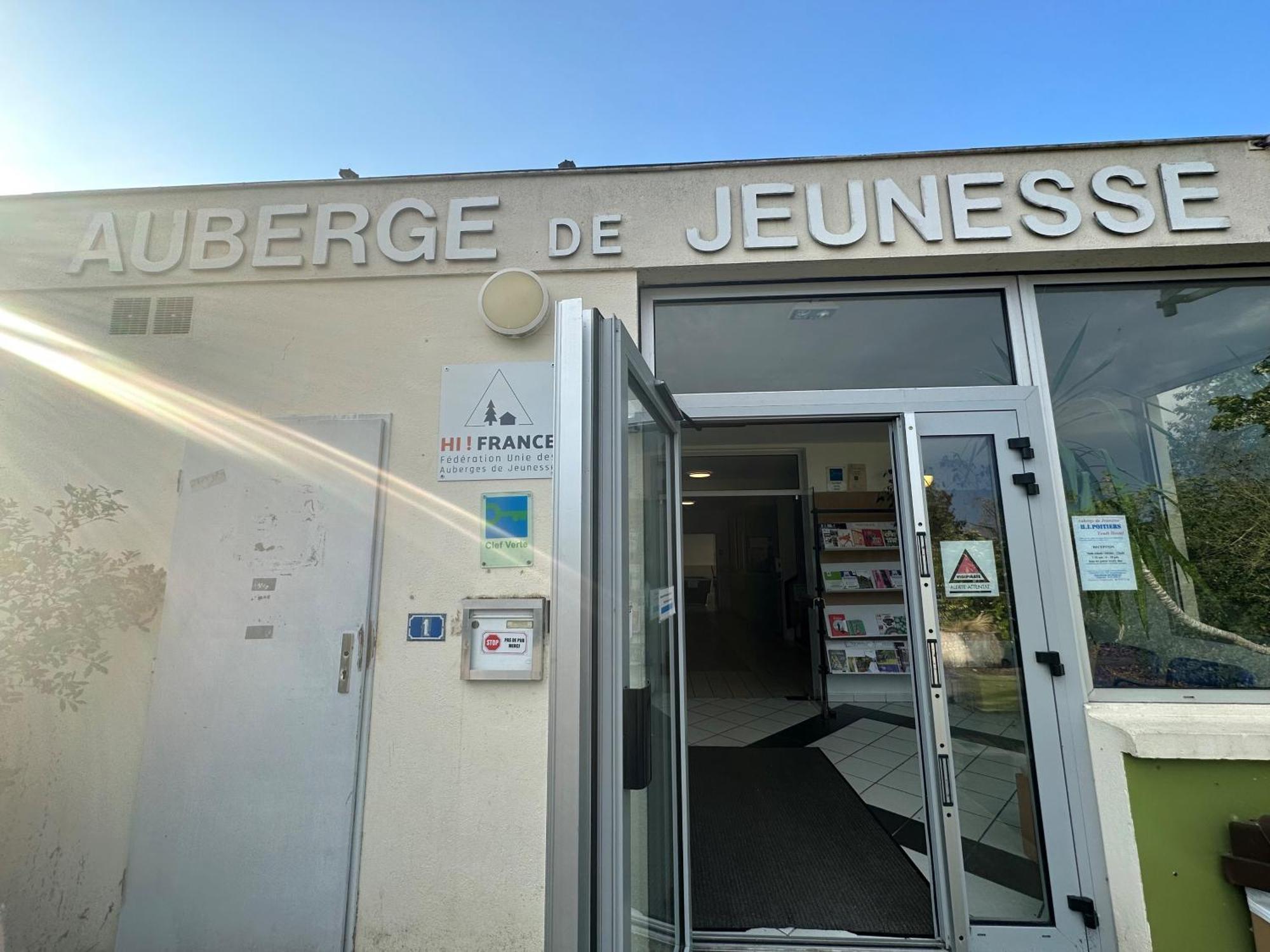 Auberge De Jeunesse Hi 普瓦捷 外观 照片
